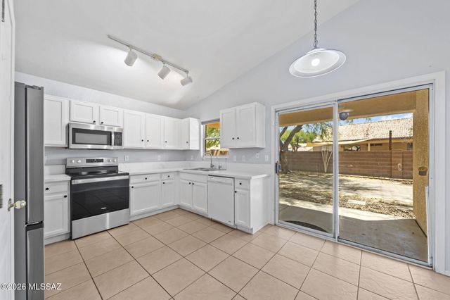 2944 N Bronze Creek Way, Tucson, AZ 85745