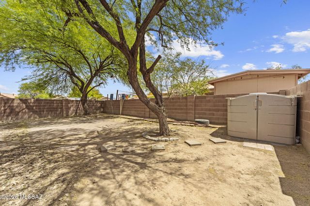 2944 N Bronze Creek Way, Tucson, AZ 85745