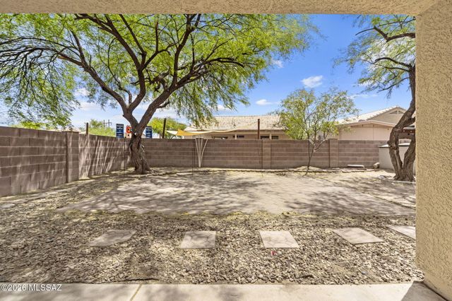 2944 N Bronze Creek Way, Tucson, AZ 85745