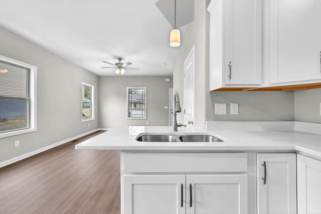 420 S 2nd St B, Clarksville, TN 37040