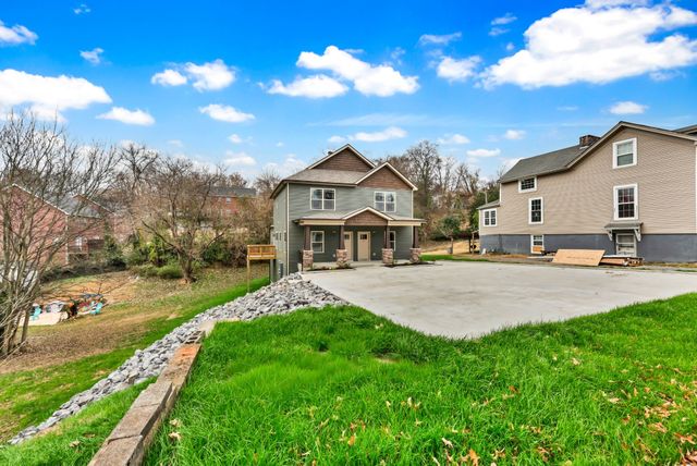 420 S 2nd St B, Clarksville, TN 37040