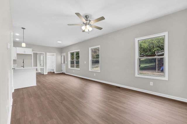 420 S 2nd St B, Clarksville, TN 37040