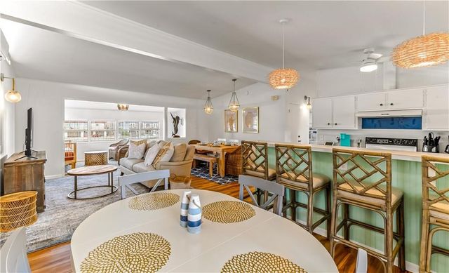 24 Nassau Dr, Rockport, TX 78382