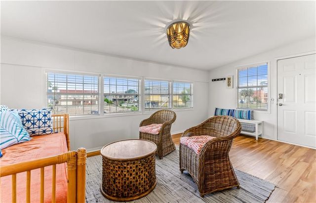 24 Nassau Dr, Rockport, TX 78382