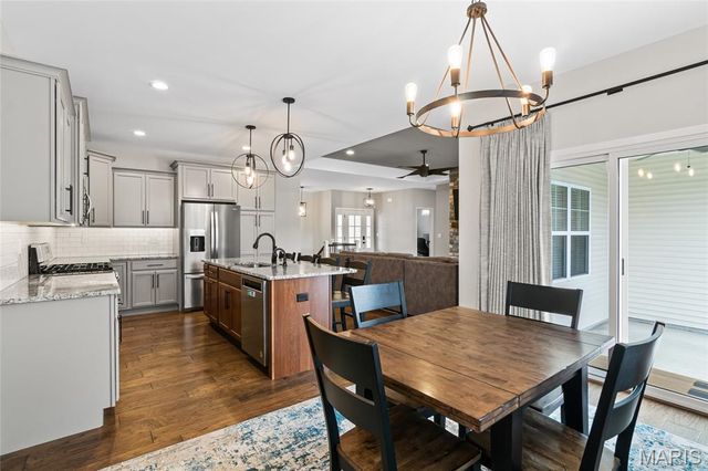 1406 Crimson King Way, Troy, IL 62294
