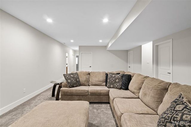 1406 Crimson King Way, Troy, IL 62294