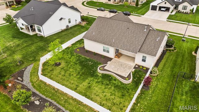 1406 Crimson King Way, Troy, IL 62294