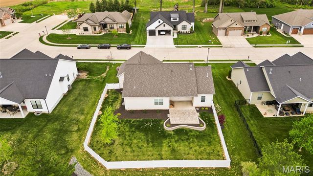 1406 Crimson King Way, Troy, IL 62294