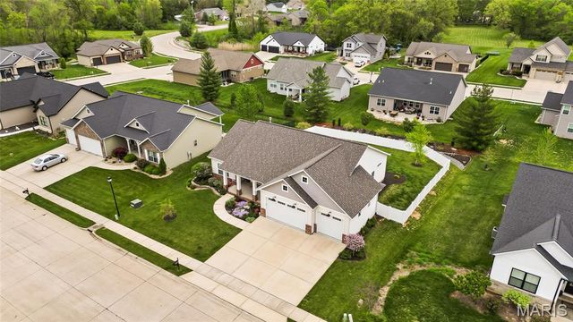 1406 Crimson King Way, Troy, IL 62294
