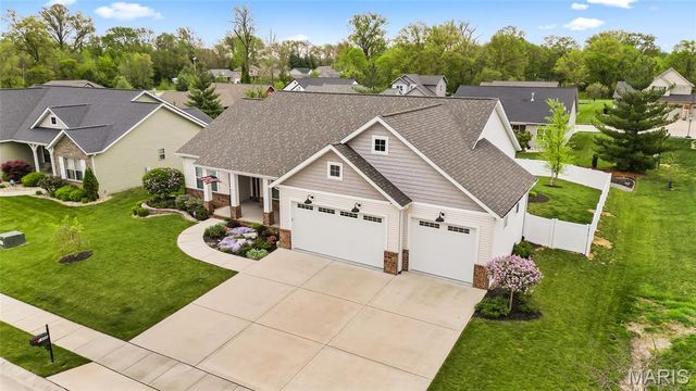 1406 Crimson King Way, Troy, IL 62294