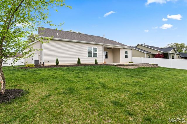 1406 Crimson King Way, Troy, IL 62294