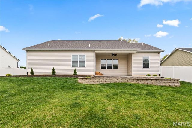 1406 Crimson King Way, Troy, IL 62294