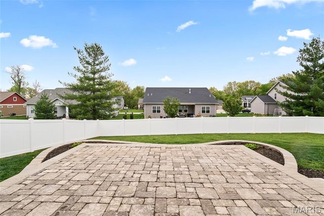 1406 Crimson King Way, Troy, IL 62294