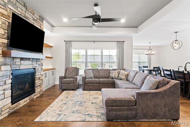 1406 Crimson King Way, Troy, IL 62294