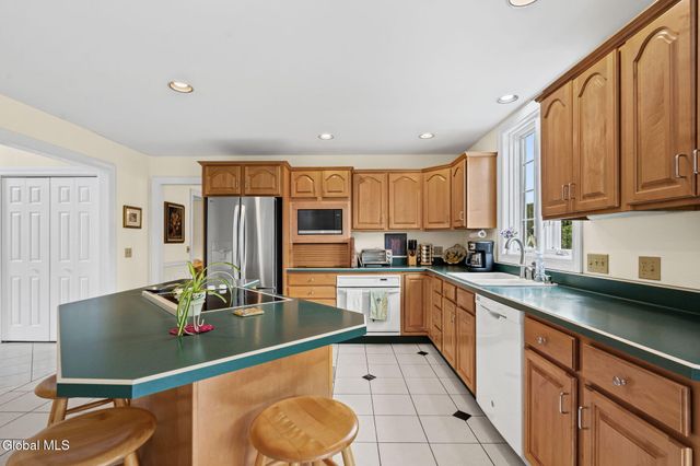 2501 Angelina Drive, Niskayuna, NY 12309