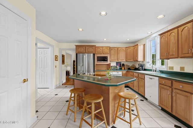 2501 Angelina Drive, Niskayuna, NY 12309