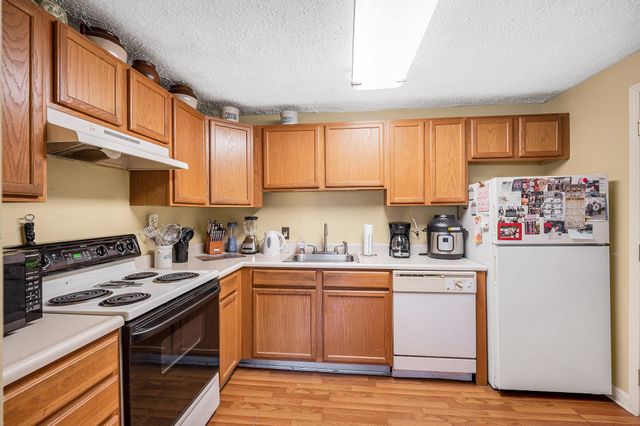 555 Calef Rd Apt 11, Manchester, NH 03103