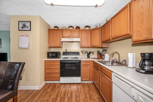 555 Calef Rd Apt 11, Manchester, NH 03103