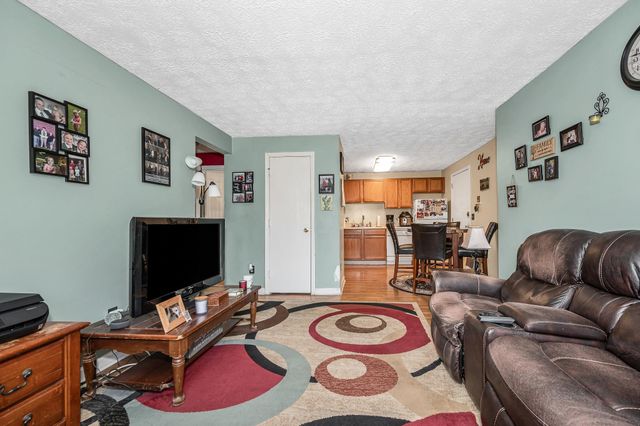 555 Calef Rd Apt 11, Manchester, NH 03103