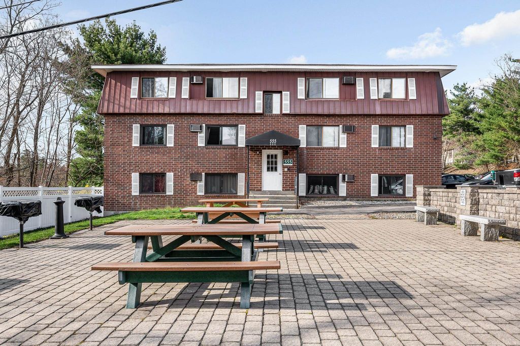 555 Calef Rd Apt 11, Manchester, NH 03103