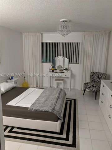 233 NE 14th Ave 205, Hallandale Beach, FL 33009