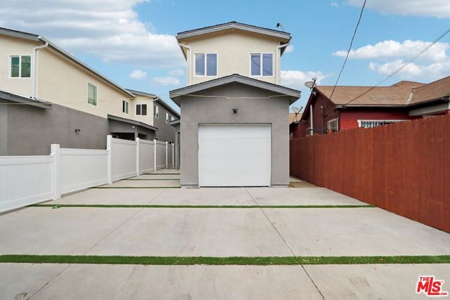 1675 E 111th Street, Los Angeles, CA 90059