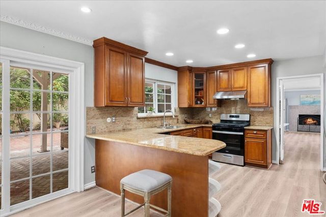 4635 Esparto Street, Woodland Hills, CA 91364
