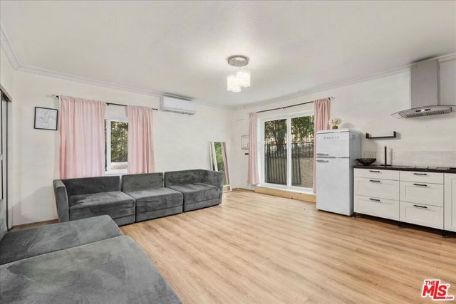 4635 Esparto Street, Woodland Hills, CA 91364