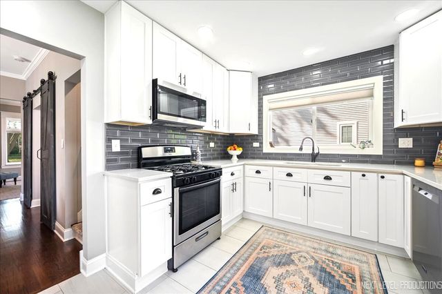 910 S 4th Street, St. Charles, IL 60174
