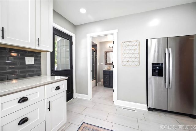 910 S 4th Street, St. Charles, IL 60174