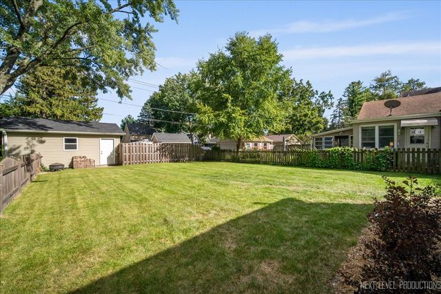 910 S 4th Street, St. Charles, IL 60174