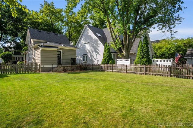910 S 4th Street, St. Charles, IL 60174