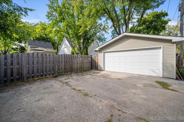 910 S 4th Street, St. Charles, IL 60174