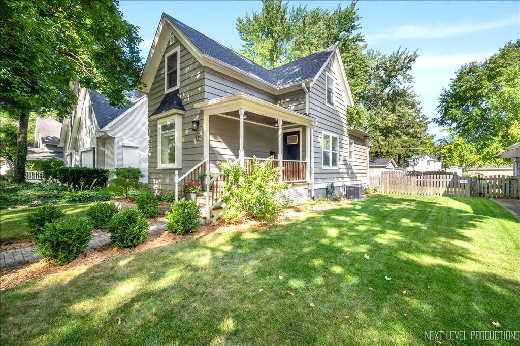 910 S 4th Street, St. Charles, IL 60174