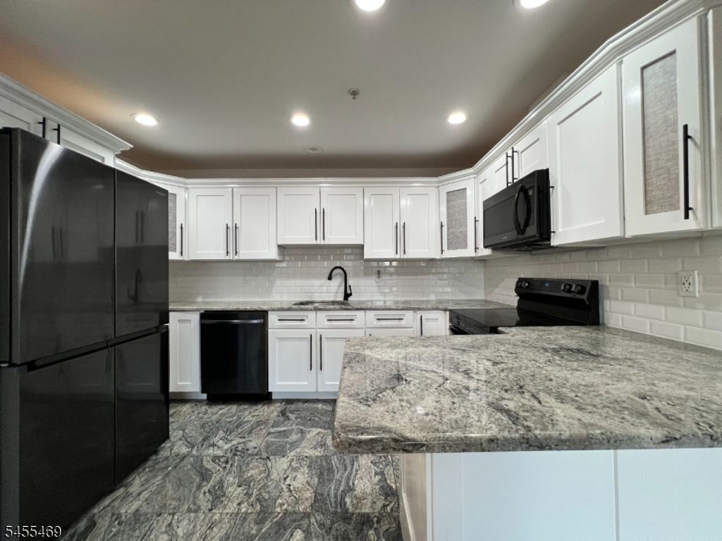 614 Fairview Ave, Fairview Boro, NJ 07022 — exterior