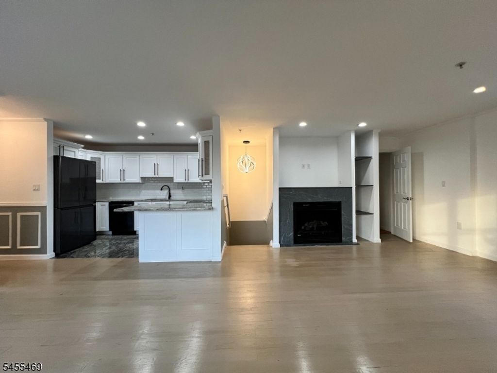 614 Fairview Ave, Fairview Boro, NJ 07022 — photo 3