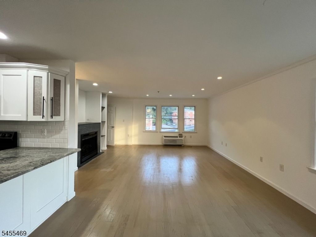 614 Fairview Ave, Fairview Boro, NJ 07022 — photo 4