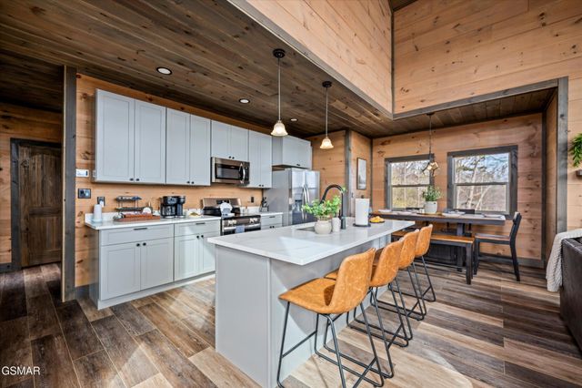 1518 Bear Valley Road, Sevierville, TN 37876