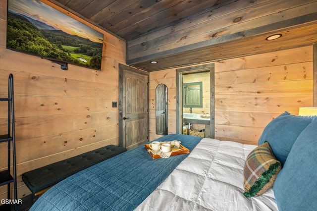 1518 Bear Valley Road, Sevierville, TN 37876