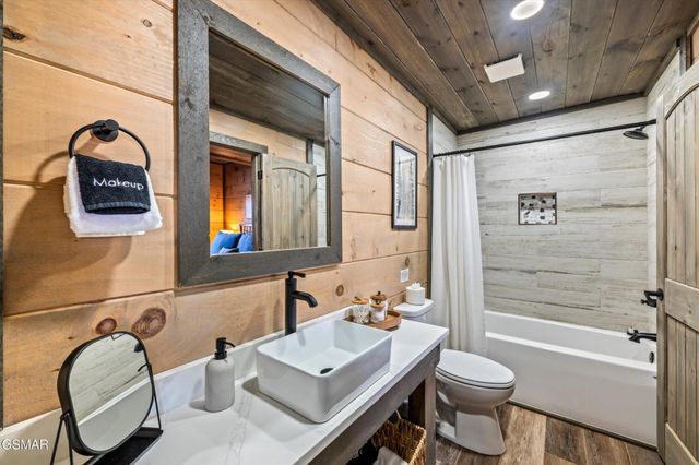 1518 Bear Valley Road, Sevierville, TN 37876
