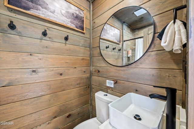 1518 Bear Valley Road, Sevierville, TN 37876