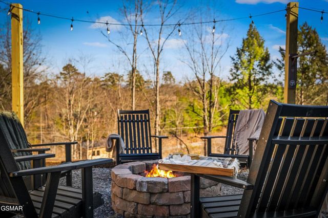 1518 Bear Valley Road, Sevierville, TN 37876