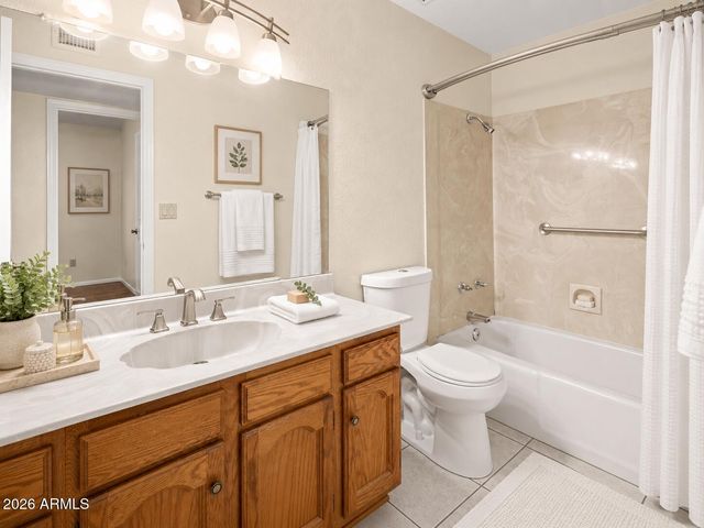 3314 W TOPEKA Drive, Phoenix, AZ 85027