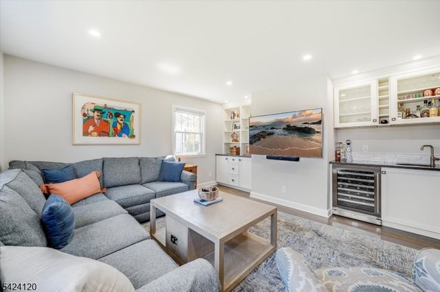 95 Silver Spring Rd, Millburn Twp., NJ 07078