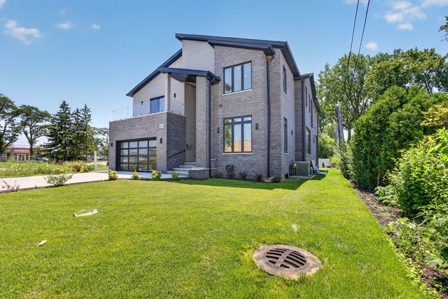 8313 W Church Street, Niles, IL 60714