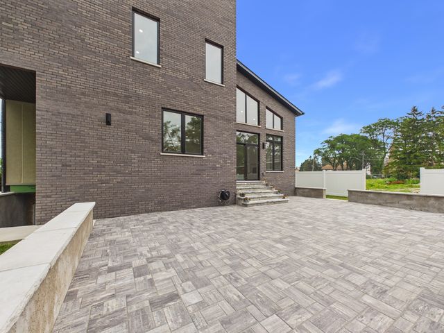 8313 W Church Street, Niles, IL 60714