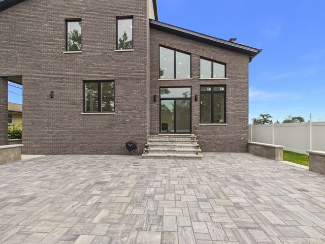 8313 W Church Street, Niles, IL 60714