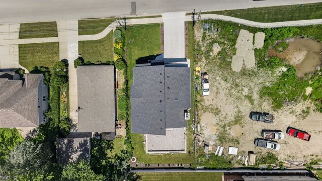 8313 W Church Street, Niles, IL 60714