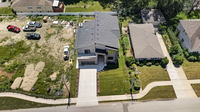 8313 W Church Street, Niles, IL 60714