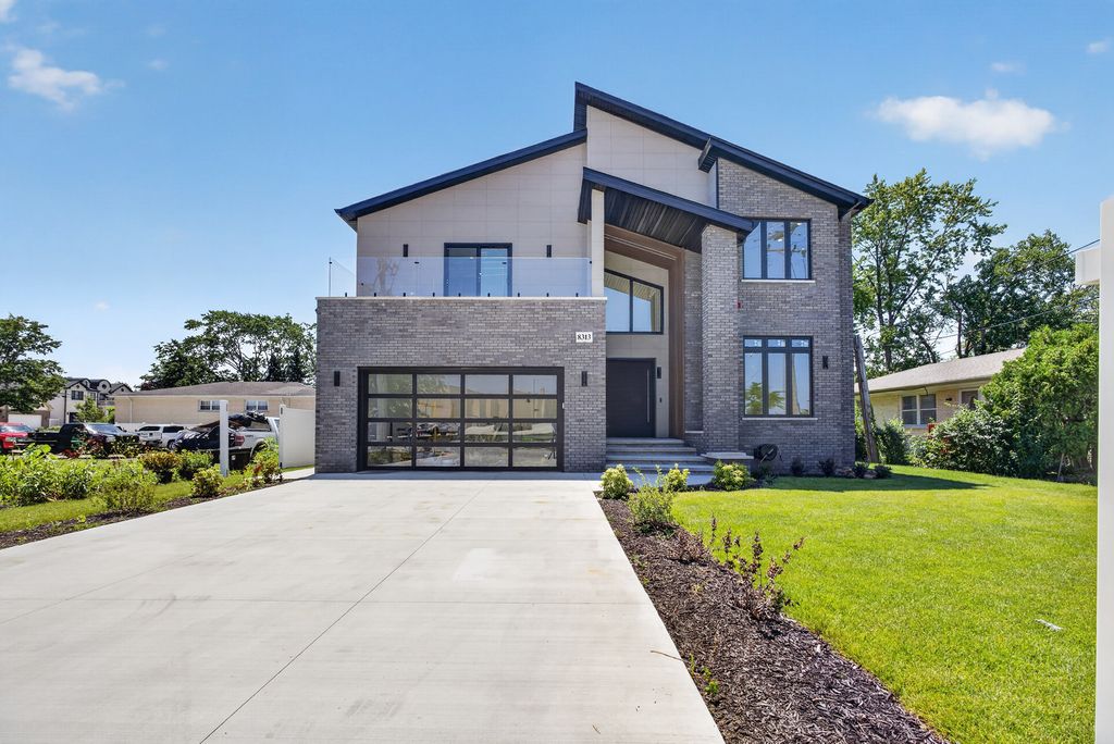 8313 W Church Street, Niles, IL 60714